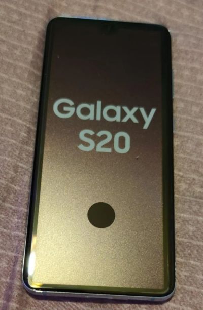 Лот: 15894181. Фото: 1. Samsung Galaxy S20. Чехлы, бамперы