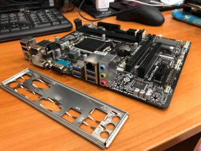 Лот: 16849333. Фото: 1. Gigabyte GA-H81M-S2VP LGA1150. Материнские платы