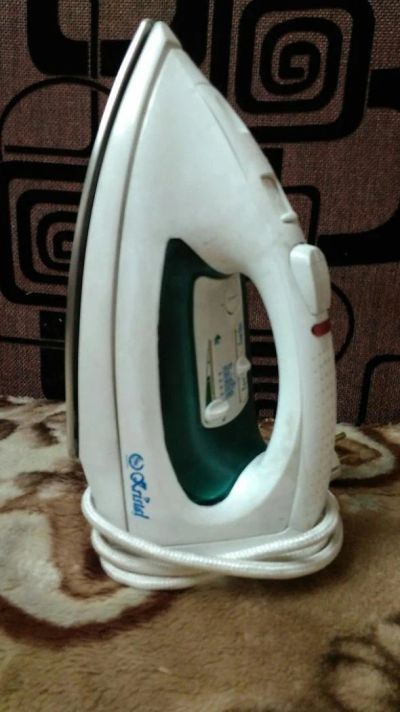 Лот: 8392095. Фото: 1. Утюг. Утюги, парогенераторы, отпариватели