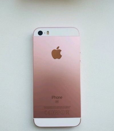 Лот: 12089612. Фото: 1. iPhone se 32 gb rose gold. Смартфоны