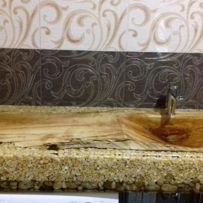 Лот: 10997219. Фото: 1. Продам деревянную столешницу с... Мебель для ванной комнаты