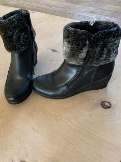 Лот: 25899226. Фото: 1. Ботинки, полусапожки р.38. Ботильоны, полусапожки