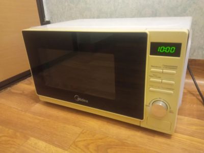 Лот: 24679243. Фото: 1. Микроволновая печь Midea. Микроволновки, мини-печи