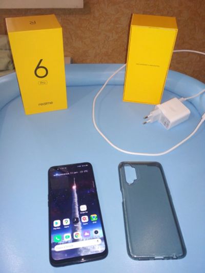 Лот: 16668060. Фото: 1. Realme 6 Pro 8/128GB. Смартфоны