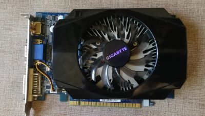 Лот: 19031349. Фото: 1. Видеокарта gigabyte GeForce GT... Видеокарты