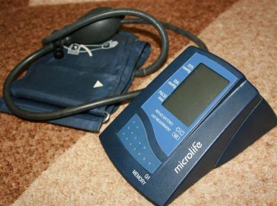 Лот: 1015903. Фото: 1. Тонометр Microlaife (полуавтомат... Антисептики, защитные средства, медицинские маски