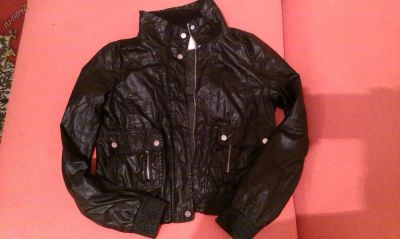 Лот: 5403234. Фото: 1. Кожанка Bershka (кожзам). Верхняя одежда
