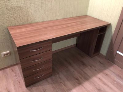 Лот: 15148404. Фото: 1. Стол письменный. Компьютерные и письменные столы