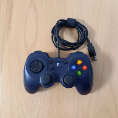 Лот: 25043037. Фото: 1. Геймпад проводной Logitech F310... Аксессуары для игровых приставок, консолей, геймпады