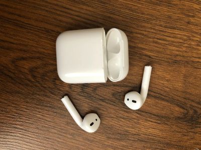 Лот: 16972465. Фото: 1. AirPods 1. Наушники, гарнитуры