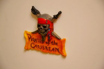Лот: 8738902. Фото: 1. Магнит на холодильник Пираты Карибского... Магниты сувенирные