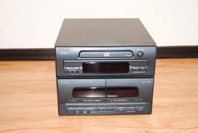 Лот: 4225421. Фото: 1. Кассетная дека и CD проигрыватель... Музыкальные центры, магнитолы