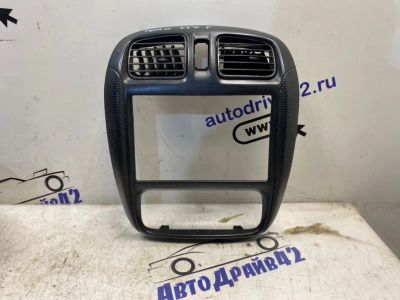 Лот: 21713219. Фото: 1. рамка магнитолы Mazda Demio DW3W. Двигатель и элементы двигателя