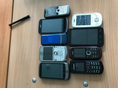 Лот: 14409918. Фото: 1. Мобильные телефоны htc motorolla... Кнопочные мобильные телефоны