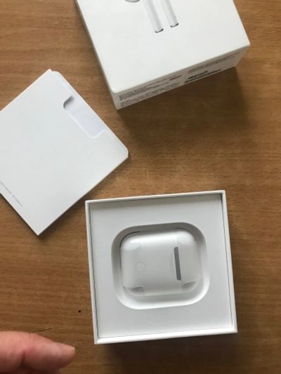 Лот: 14277820. Фото: 1. AirPods (оригинал). Дисплеи, дисплейные модули, тачскрины