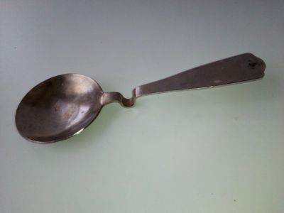 Лот: 12170330. Фото: 1. Круглая ложка и изгибом ручки. Столовые приборы, ножи