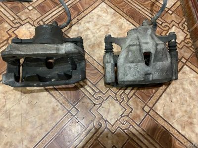 Лот: 18574630. Фото: 1. Суппорта передние Lexus Is250... Тормозная система