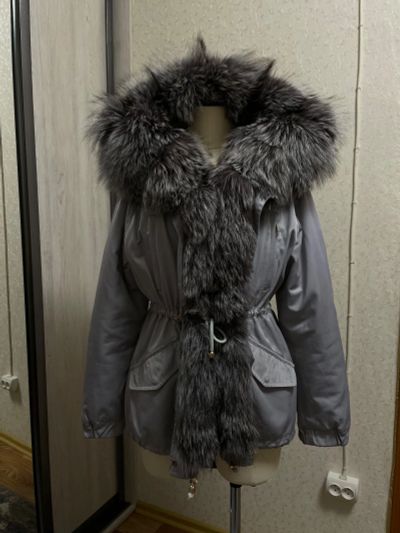Лот: 24568694. Фото: 1. Парка с натуральным мехом чернобурки. Верхняя одежда