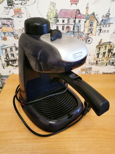 Лот: 19450439. Фото: 1. Кофеварка рожковая DeLonghi EC... Чайники, кофемашины, кулеры