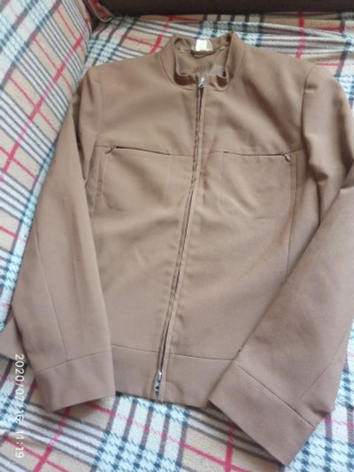 Лот: 16273696. Фото: 1. Женский коричневый пиджак-ветровка... Пиджаки, жилеты