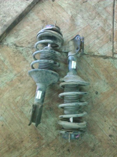 Лот: 4190577. Фото: 1. Стойки передние Subaru Impreza... Ходовая, подвеска, рулевое управление
