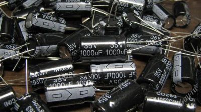 Лот: 960663. Фото: 1. Конденсаторы ELZET 1000 µF/ 35V... Резисторы