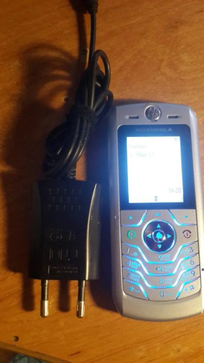 Лот: 9751729. Фото: 1. Motorola L6 В отличном состоянии. Кнопочные мобильные телефоны