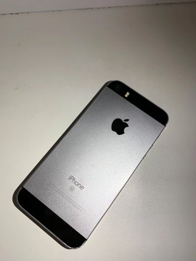 Лот: 15013741. Фото: 1. iPhone SE 32gb. Смартфоны