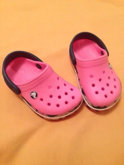 Лот: 4650571. Фото: 1. Детские сабо Crocs. Новые. Куплены... Сандалии