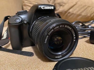 Лот: 17515296. Фото: 1. Зеркальный фотоаппарат Canon EOS... Цифровые зеркальные