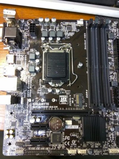 Лот: 9369840. Фото: 1. Материнская плата Gigabyte GA-B150M-DS3H... Материнские платы