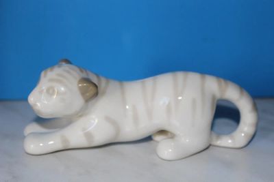 Лот: 9919504. Фото: 1. Фарфоровая статуэтка "Белый тигр... Фарфор, керамика