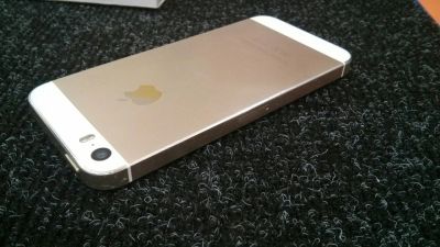 Лот: 4898856. Фото: 1. IPhone 5s gold. Смартфоны