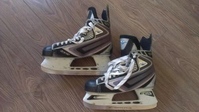 Лот: 3991752. Фото: 1. Хоккейные коньки CCM Vector 03... Коньки