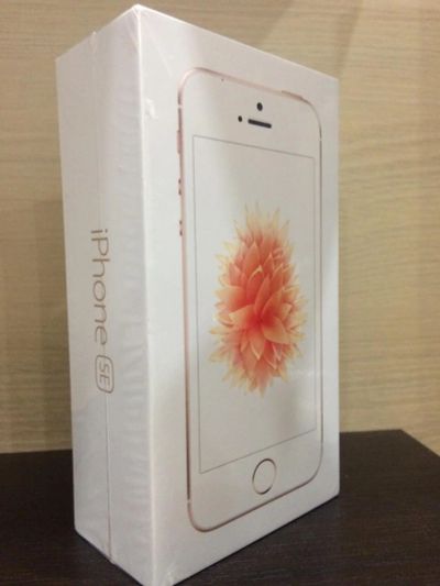 Лот: 10509249. Фото: 1. iPhone 5 SE 32g РСТ Rose Gold... Смартфоны