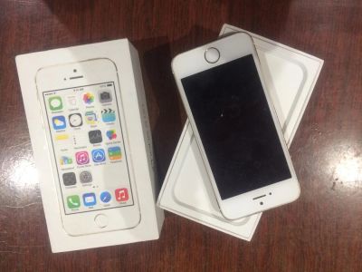 Лот: 6663518. Фото: 1. iPhone 5s gold. Смартфоны