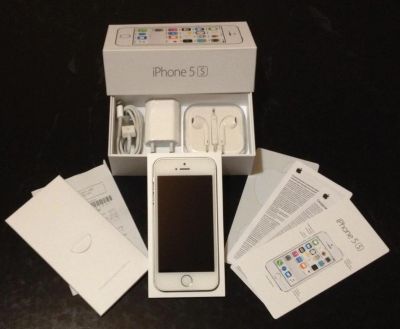Лот: 8742344. Фото: 1. iPhone 5S 16Gb Silver. Смартфоны