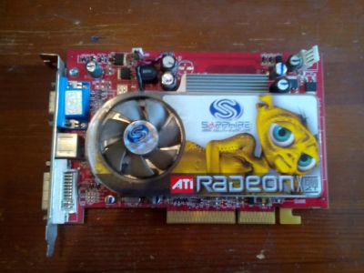Лот: 7521368. Фото: 1. Видеокарта AGP8 Radeon X1300XT... Видеокарты