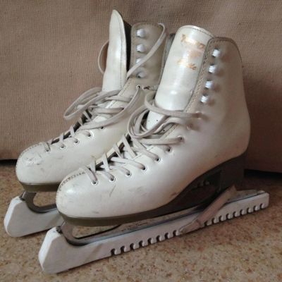 Лот: 4969122. Фото: 1. Женские фигурные коньки Risport... Коньки