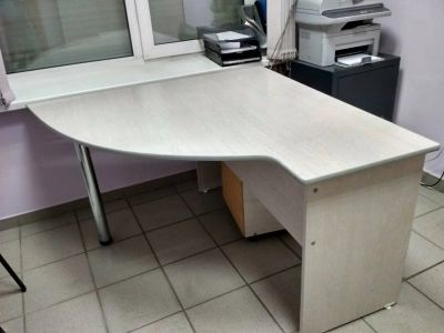Лот: 10572097. Фото: 1. Стол офисный. Компьютерные и письменные столы