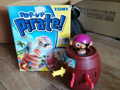 Лот: 16446373. Фото: 1. Игра пират в бочке от tomy. Детские настольные игры