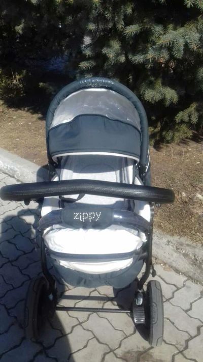 Лот: 9269815. Фото: 1. Коляска Zippy 2в1 . Коляски