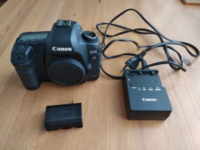 Лот: 19900130. Фото: 1. Фотоаппарат Canon EOS 5D Mark... Цифровые зеркальные