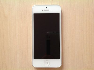 Лот: 7087080. Фото: 1. Семейная коллекция iPhone 5 16Gb. Смартфоны
