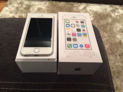 Лот: 4950594. Фото: 1. iPhone 5s silver 16 gb LTE . На... Смартфоны