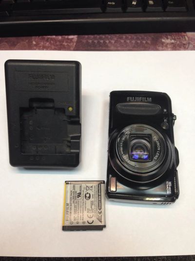 Лот: 6256526. Фото: 1. Fujifilm FinePix F550EXR (Читаем... Цифровые компактные