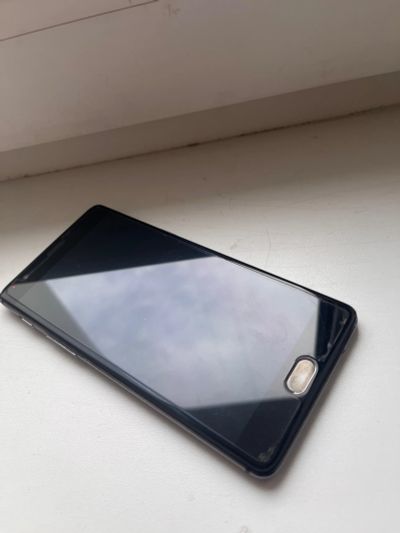 Лот: 19532798. Фото: 1. One plus 3t 64gb 6gb-ram. Смартфоны
