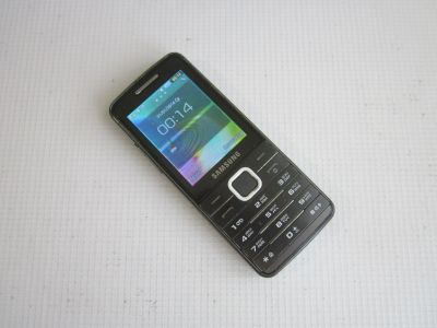 Лот: 20862903. Фото: 1. Мобильный телефон Samsung GT-S5610. Кнопочные мобильные телефоны