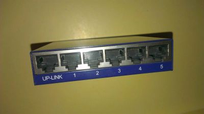 Лот: 3678454. Фото: 1. Свитч Acorp 100Mbit/5ports. Маршрутизаторы (роутеры)