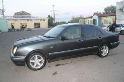 Лот: 6128978. Фото: 1. Mersedes-Benz E 230. Автомобили